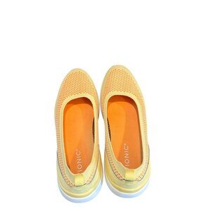 VIONIC Kallie yellow slip on sneakers type flats Size 8 NWOT